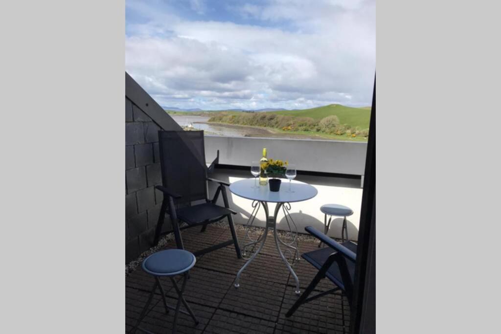 Clew Bay Balcony Views - Westport Quay Apt Apartment Exterior foto