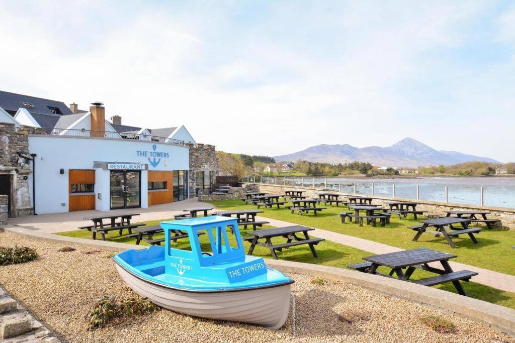 Clew Bay Balcony Views - Westport Quay Apt Apartment Exterior foto