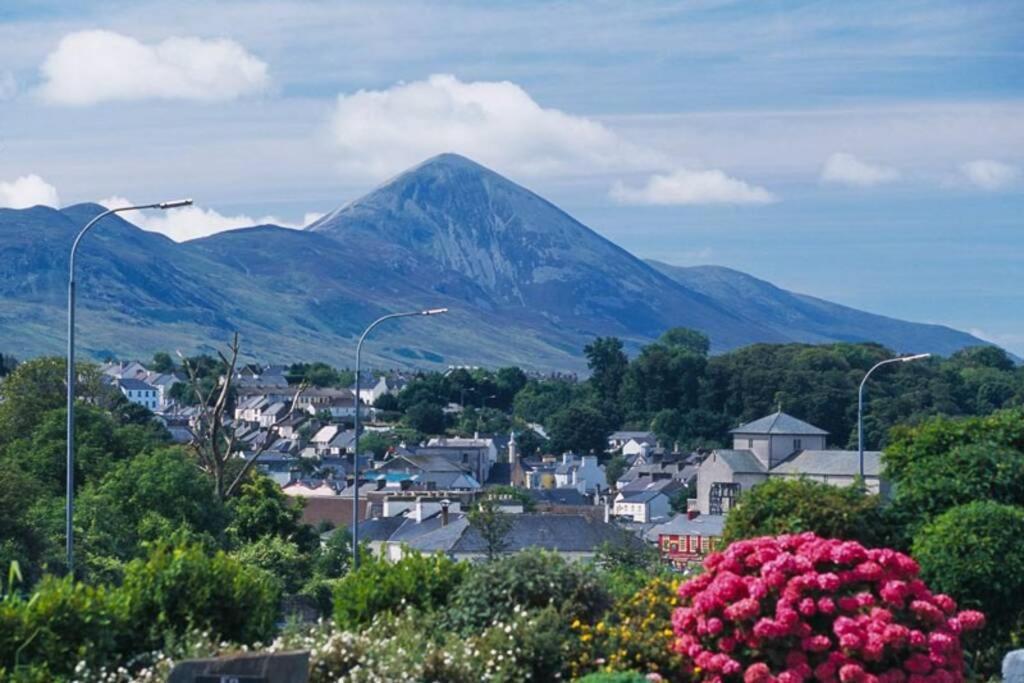 Clew Bay Balcony Views - Westport Quay Apt Apartment Exterior foto